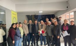34 YILDIR GÖREV YAPTIĞI OKULDAN EMEKLİ OLAN 43 YILLIK ÖĞRETMENE DUYGUSAL VEDA 