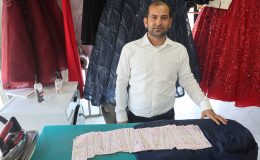 KURU TEMİZLEMECİ YIKADIĞI CEKETİN CEBİNDEN DESTEYLE PARA BULDU