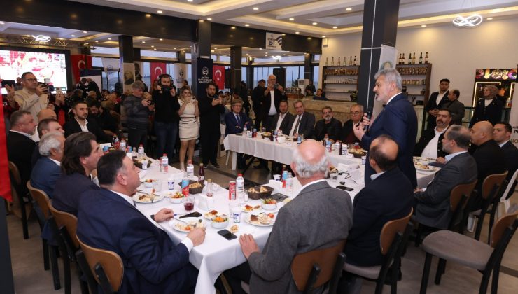 BAŞKAN ÖNTÜRK, İSKENDERUN’DA BASINLA BİR ARAYA GELDİ