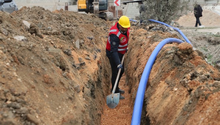 GÜLOVA’DA SÜREKLİ ARIZALANAN ŞEBEKE YENİLENİYOR