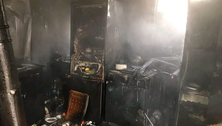 DEPREMZEDE AİLENİN KALDIĞI KONTEYNERDA YANGIN ÇIKTI   