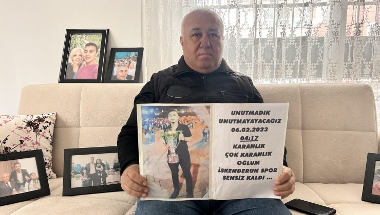 DEPREMDE EŞİNİ VE OĞLUNU KAYBEDEN ACILI BABA MAÇTA AÇTIĞI PANKARTLA OĞLUNUN HAYALİNİ GERÇEKLEŞTİRDİ   