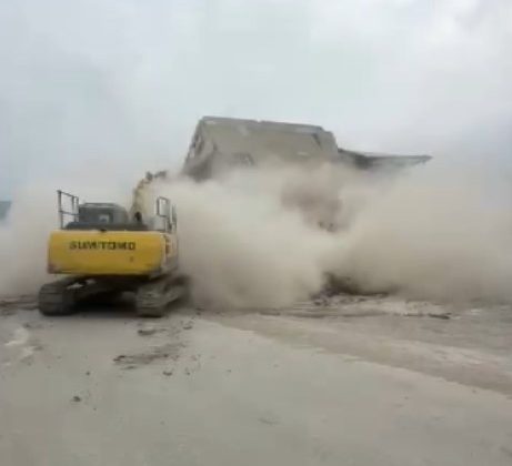 HATAY’DA 5 KATLI BİNANIN YERLE BİR OLMA ANI KAMERADA   