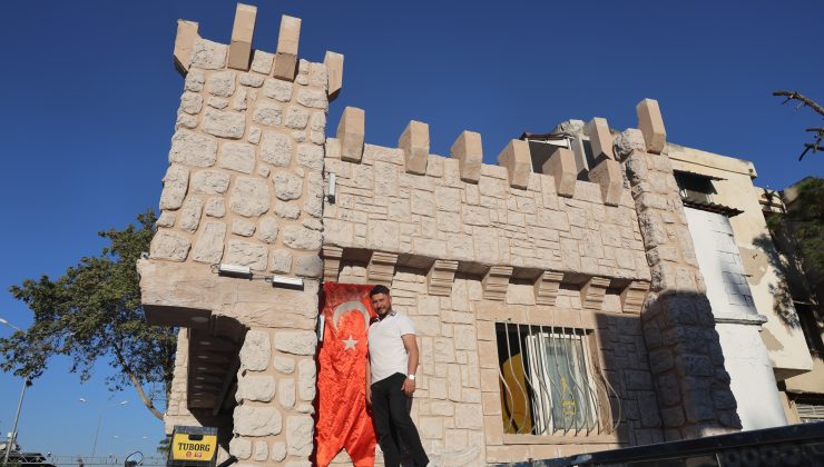 ŞEHRİN TARİHİ KÜLTÜRÜNÜ YANSITMAK İÇİN İŞ YERİNİ KALE GİBİ YAPTI   