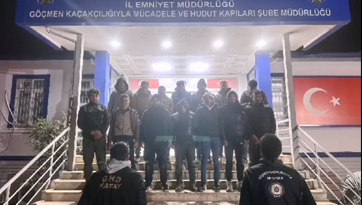 HATAY’DA DURDURULAN ARAÇTA 14 KAÇAK GÖÇMEN YAKALANDI