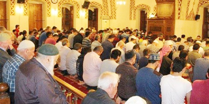 RAMAZAN AYININ İLK TERAVİHİ CUMA GÜNÜ KILINACAK