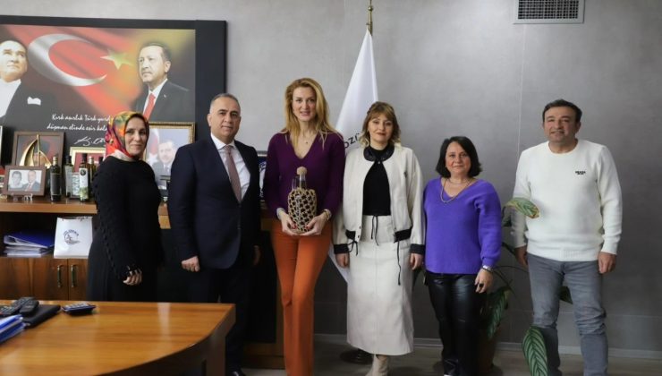 BAŞKAN SARI EKONOMİYE YÖN VEREN KADINLARI AĞIRLADI