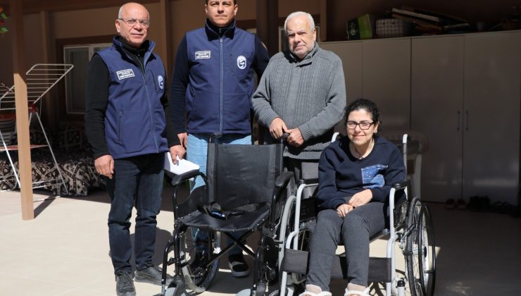 HATAY BÜYÜKŞEHİR BELEDİYESİ, 4 ENGELLİ VATANDAŞA TEKERLEKLİ SANDALYE DESTEĞİNDE BULUNDU   