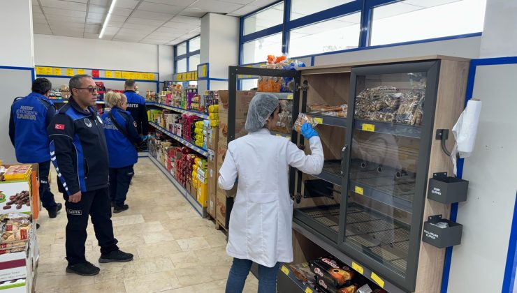 BİM’DE KÜFLÜ EKMEK ŞİKAYETİNE ZABITA MÜDAHALESİ 