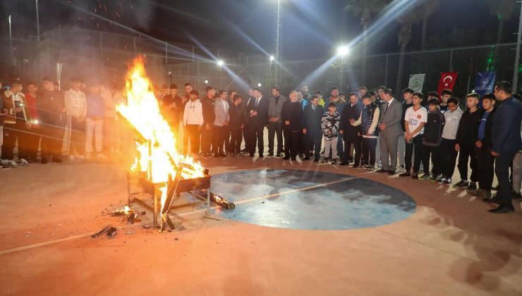 VALİ MASATLI GENÇLERLE BULUŞTU