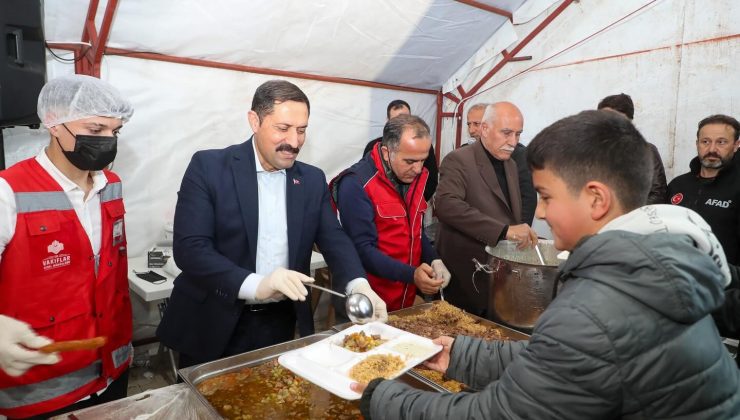VALİ MASATLI İLK İFTARI VATANDAŞLARLA YAPTI