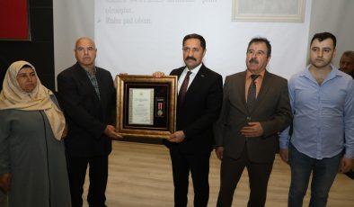 HATAY’DA DEVLET ÖVÜNÇ MADALYA TAKDİM TÖRENİ DÜZENLENDİ 