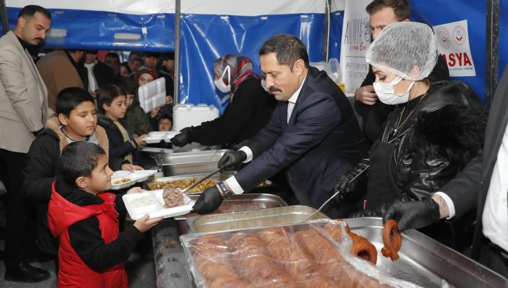 VALİ MASATLI İFTAR ÇADIRINDA VATANDAŞLARLA ORUÇ AÇTI