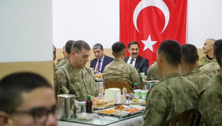 VALİ MASATLI MEHMETÇİKLE İFTAR YAPTI