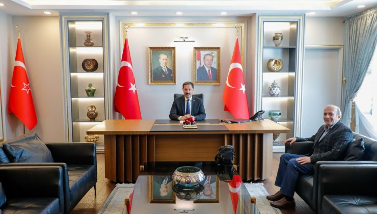 VALİ MASATLI USTA GAZETECİYE HATAY’DAKİ DÖNÜŞÜMÜ ANLATTI