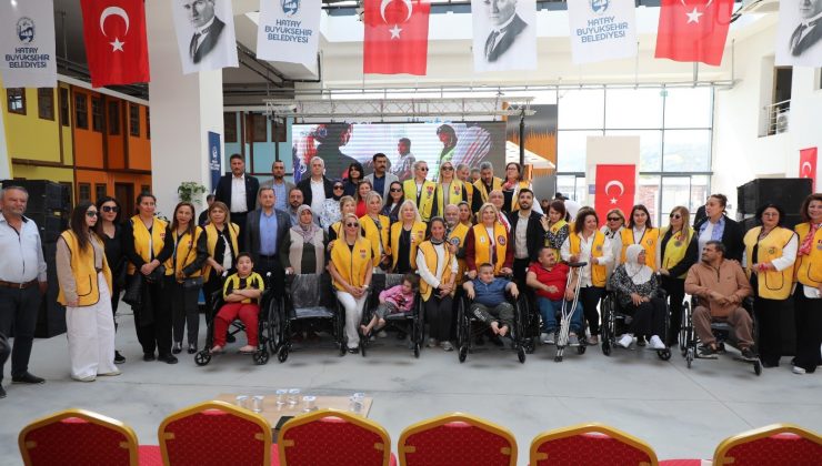 HATAY BÜYÜKŞEHİR BELEDİYESİ 22 VATANDAŞA TEKERLEKLİ SANDALYE DAĞITTI   