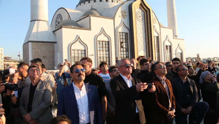 VALİ MASATLI TÜRK YILDIZLARINI HATAYLILARLA BULUŞTURDU