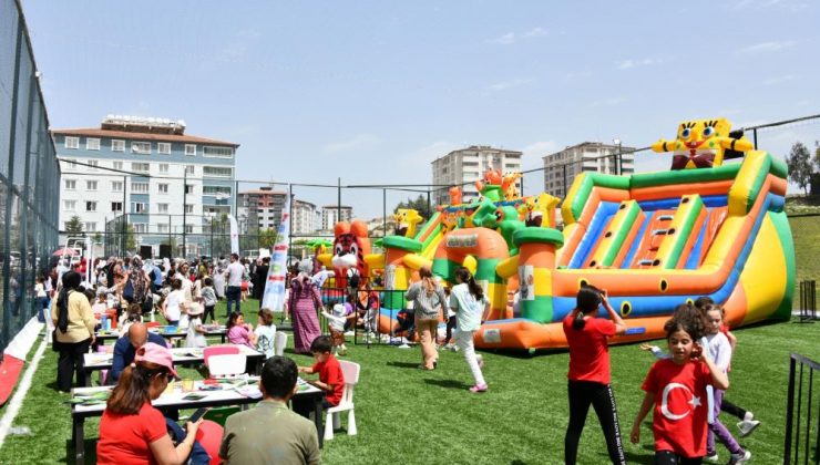 ‘EĞLENCE TIRI’ 23 NİSAN’DA DEPREMZEDE ÇOCUKLARIN YÜZÜNÜ GÜLDÜRDÜ