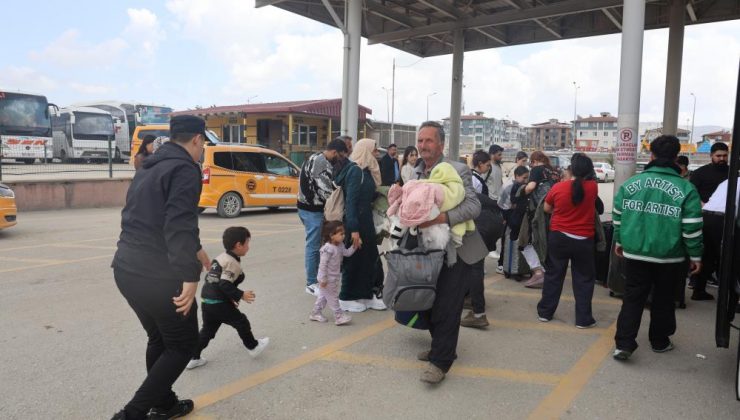 DEPREMZEDE VATANDAŞLAR TEDİRGİNLİK İÇERİSİNDE İSTANBUL’DAN DÖNÜŞLERİNİ SÜRDÜRÜYOR
