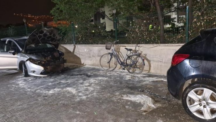 PARK HALİNDEKİ OTOMOBİLDE KORKUTAN YANGIN