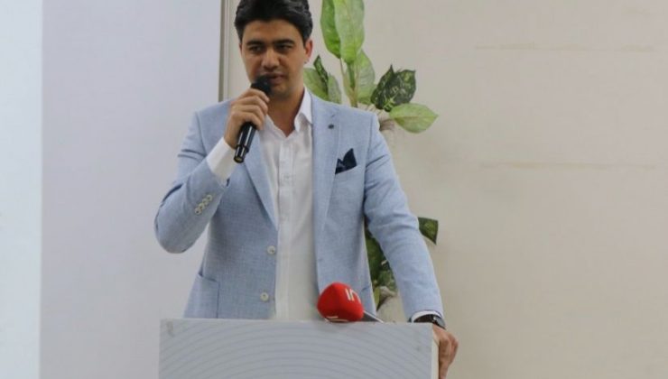 FADIL KOÇAK: BU TOPRAKLAR ŞEHİTLERİMİZİN ALNI AÇIK MÜCADELESİYLE VATAN OLMUŞTUR