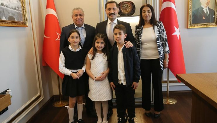 VALİ MASATLI KOLTUĞUNU MİNİK ALİ KEMAL’E DEVRETTİ 