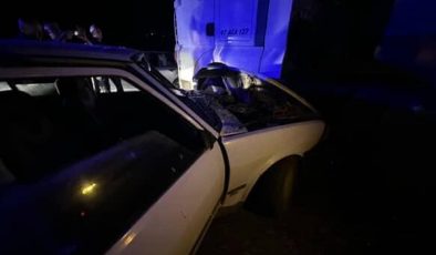 HATAY’DA KAZADA FİAT TOFAŞ HURDAYA DÖNDÜ: 2 YARALI 