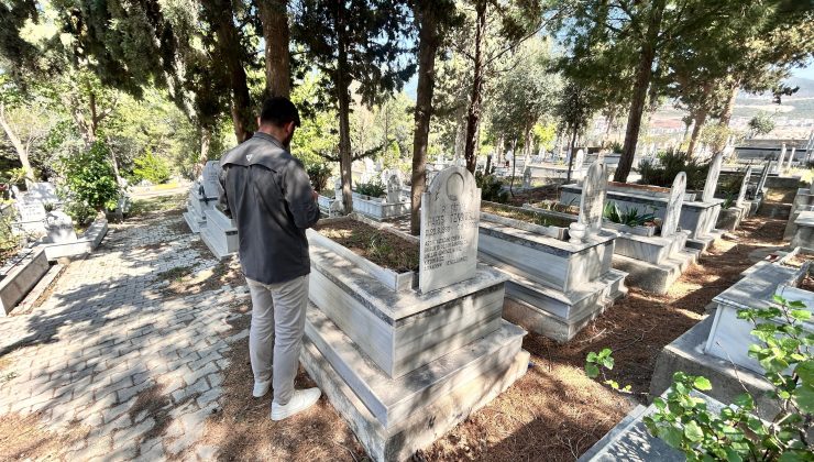 ÖZGÜR ÖZEL’E SALDIRAN ŞÜPHELİNİN KATLETTİĞİ OĞLUNUN MEZARINDAKİ “ANALAR GÜNÜNDE NASIL KIYDIN BİZE” İFADELERİ DİKKAT ÇEKTİ   