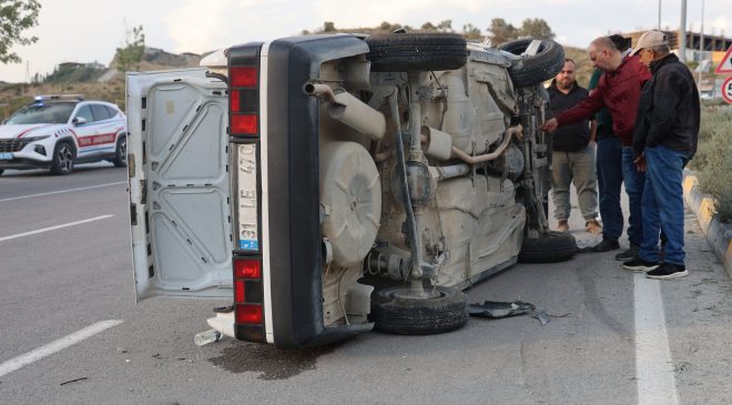 FİAT TOFAŞ’IN HURDAYA DÖNDÜĞÜ KAZADA 4 KİŞİ YARALANDI 