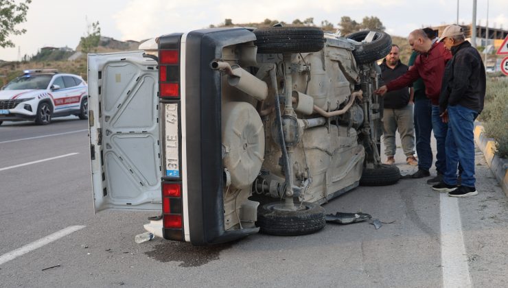 FİAT TOFAŞ’IN HURDAYA DÖNDÜĞÜ KAZADA 4 KİŞİ YARALANDI 