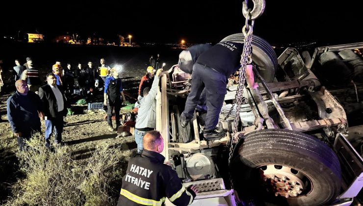 TAKLA ATAN TIR TERS DÖNDÜ: 1 ÖLÜ, 1 YARALI   