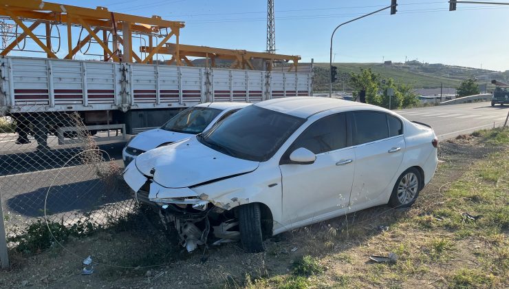 OTOMOBİLLE ÇARPIŞAN MOTOSİKLETİN SÜRÜCÜSÜ YARALANDI   