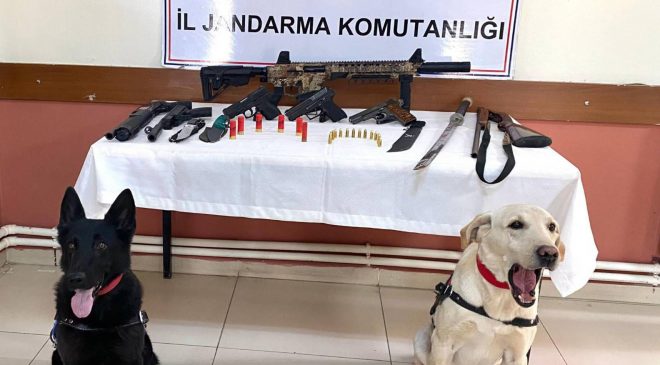 ELİ SİLAHLI SOSYAL MEDYA ŞOVMENLERİNE JANDARMADAN OPERASYON   
