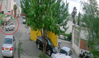 TIRA ÇARPAN MOTOSİKLETLİ ÇOCUĞUN ÖLDÜĞÜ KAZA KAMERADA  