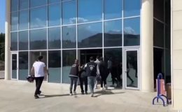 MOTOSİKLETİN PLAKASINI BANTLAYARAK KADINLARI TACİZ EDEN ŞAHIS YAKALANDI 