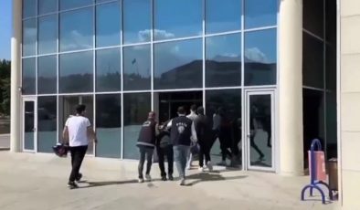 MOTOSİKLETİN PLAKASINI BANTLAYARAK KADINLARI TACİZ EDEN ŞAHIS YAKALANDI 