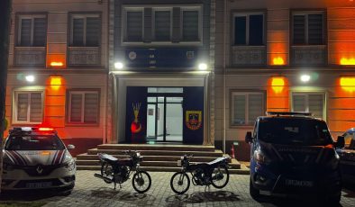 YOLU KAPATARAK ÖLÜMÜNE YARIŞAN SÜRÜCÜLERE 96 BİN TL CEZA   