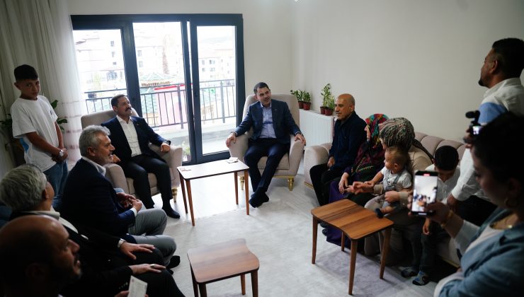 YENİ YUVASINDA İLK MİSAFİRİ BAKAN KURUM