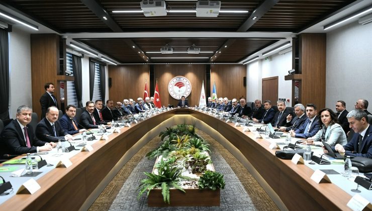 VALİ MASATLI ORMAN YANGININA HAZIRLIK TOPLANTISINDA