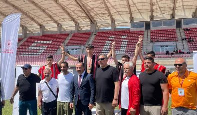 BAŞKAN YALÇIN BAŞARILI SPORCUYU KUTLADI