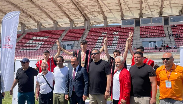 BAŞKAN YALÇIN BAŞARILI SPORCUYU KUTLADI