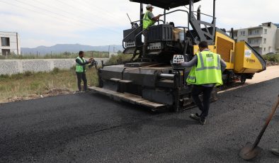 BÜYÜKŞEHİR TOMRUKSUYU’NDA YOL SORUNUNU ÇÖZÜYOR