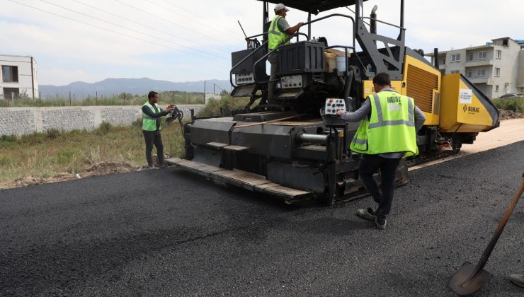 BÜYÜKŞEHİR TOMRUKSUYU’NDA YOL SORUNUNU ÇÖZÜYOR
