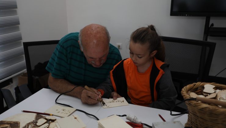 ÇOCUKLAR ATIKLARDAN RESİM YAPTI