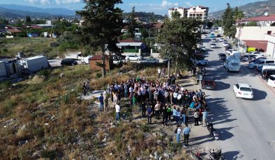 VATANDAŞLAR ARASINDA ANLAŞMAZLIK NEDENİYLE BİR KAZMA DAHİ VURULAMADI 