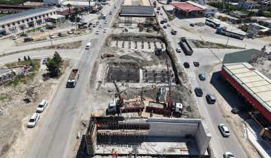 ASRIN FELAKETİ SONRASI YENİDEN İNŞA EDİLEN ANTAKYA’DA 5 KÖPRÜLÜ KAVŞAKLA TRAFİK SORUNU TARİHE KARIŞACAK 