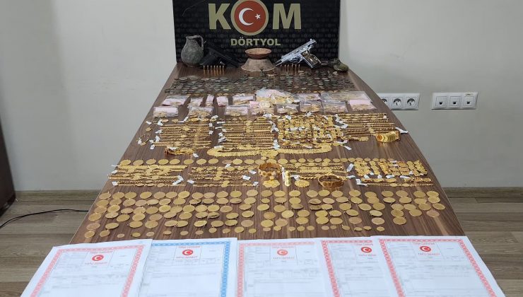 HATAY’DA PİYASAYA SÜRÜLMEYE HAZIR ONLARCA SAHTE ALTIN ELE GEÇİRİLDİ    
