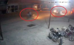 OTOMOBİLİN BİÇTİĞİ MOTOSİKLETTEKİ 17 YAŞINDAKİ ÇOCUK ÖLDÜ, O ANLAR KAMERADA 