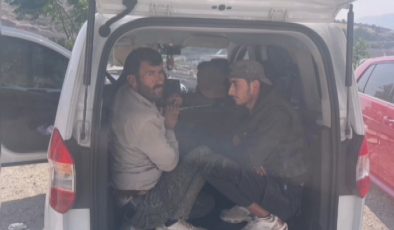 GÖÇMEN KAÇAKÇISI YAKALANDI   