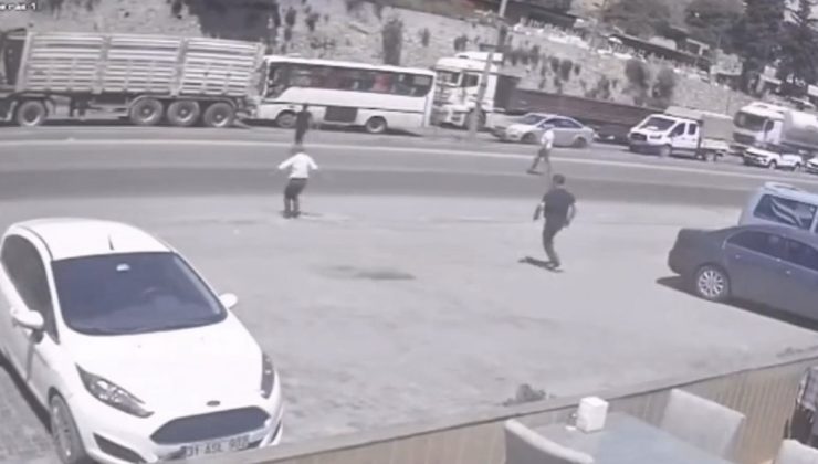 MİDİBÜS, TIRLA ÇARPIŞTI: 2 YARALI 